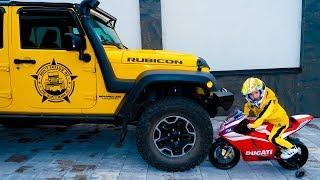 Джип-ВЕЗДЕХОД...Jeep all-terrain vehicle. Little motorcycle VS big JEEP.