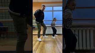 Девочка круто станцевала
