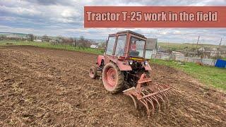 Tractor t 25 work in the field