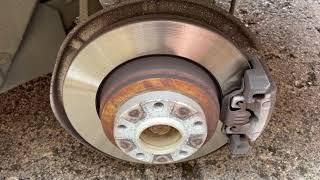 How to replace rear brake pads and handbrake shoes on BMW E60/61