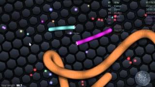 бомбящий пукан в игре Slither.io