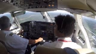 Aproximação e pouso na pista 11 no aeroporto Jorge Amado em Ilhéus, Bahia, Brasil