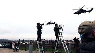 11 Kampfhubschrauber im Tiefflugmanöver über dem Bundeswehrflugplatz von Fritzlar  Jahresabschluss