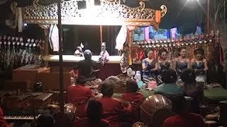 Wayang golek ki dalang wahyudin Lakon " canus luru kitab Al - mujammil "