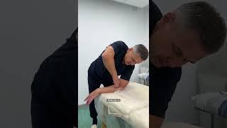 Жгучая боль в ладонях с прострелом в пальцы, онемение пальцев руки сразу после сна?#топ