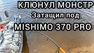 МОНСТР ЩУКА ЗАТАЩИЛА ПОД МИШИМО 370 ПРО