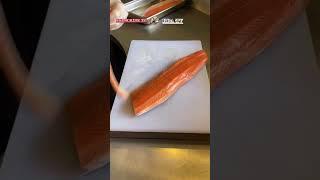 how To cut salmon turn into a nigiri sushi#japanesefood#salmon