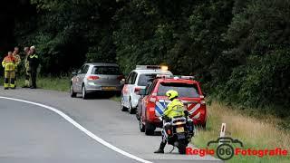 Verwarde vrouw in boom bij oprit A1 Ugchelen