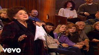 Bill & Gloria Gaither - There's Something About a Mountain [Live] ft. Vestal Goodman