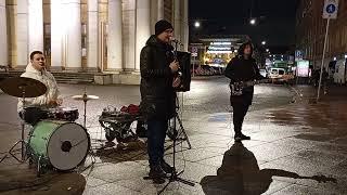 УЛИЧНЫЕ МУЗЫКАНТЫ ПИТЕРА, РОМА И ГРУППА ШУМНЫЕ СОСЕДИ 14.11.24.