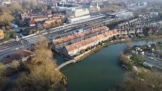 DRONE VIEW ISIS LOCK THAMES RIVER OXFORD ENGLAND UK / VISTA DO DRONE RIO THAMES EM OXFORD INGLATERRA