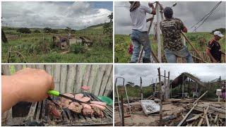 desmanchando o rancho e levando para o outro sítio Cantinho da ceia