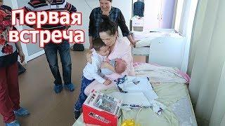 VLOG: Первая встреча с маленьким братиком / Живот после родов