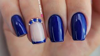 Decoração de unhas com esmaltação Azul Royal da Impala 