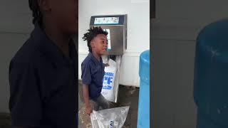 Ice Machine Prank #funny #funnyvideos #mischief #funnymischief#interestingvideo #usaus #possessed