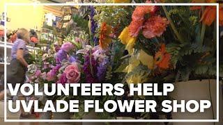 Volunteers help Uvlade flower shop