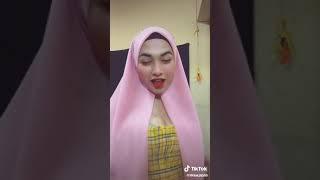 Jilbob sexy kelihatan belahan dadanya
