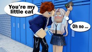 My online boyfriend is the school boss | Roblox story