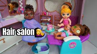 New Baby Alive dolls go to the  Hair salon washing and styling doll hair