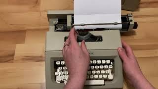 1977 Olivetti Lettera 25 Portable Typewriter — Barely Used