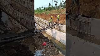 Concrete paving drainage ditch making perfect ..