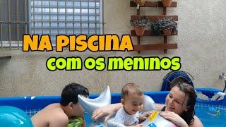 NA PISCINA COM OS MENINOS