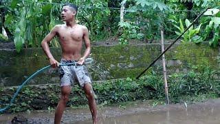 Pijat Brondong Ganteng Mandi Air Hujan Viral #viralvideo