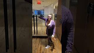 Inside Warner Music Group NYC – No Contract, But On to the Concert!