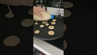 BU YÖNTEM ÇOK PRATİK️ Pankek Tarifi - Pancakes #tarif #recipes #shorts