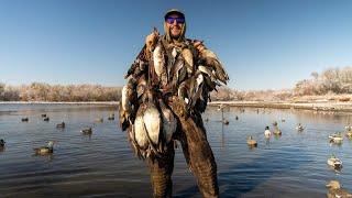 6 Man Limit Duck Hunting a Historic Big Water Honey Hole!!