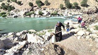 Hard Life of a Single Nomad Mom and Her 4 Kids by the Wild Zagros River | Struggling to Survive