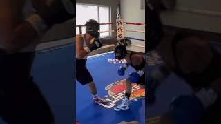 OSCAR VALDEZ SHOWS SLICK HEAD MOVEMENT AS HE SPARS FOR EMANUEL NAVARRETE