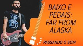 O baixo e os pedais de Edu Filgueira do Far From Alaska