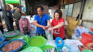 天氣冷  阿源推出新產品麻油雞給客人補身體 台中大雅市場  海鮮叫賣哥阿源  Taiwan seafood auction