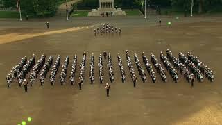 GB, NL en USA Defileermarsen tijdens Beating Retreat 2014