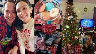 VLOGMAS FINALE! Day 24 & 25! Surprise Christmas Gifts & Tons of Baking! Best Holiday Ever!