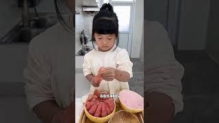 闺女做了山楂，草莓，葡萄，橘子和柚子糖葫芦，真是太好吃了#美食#美食教程#萌娃#日常