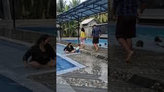 berenang di kolam renang sumber complang