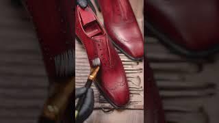 The transformation of the Burgundy Cut Oxford: the coloring process#shoes #leathershoes #fashion H