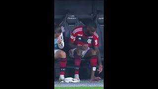 FILIPE LUÍS SE ESPANTA AO VER DEDO MACHUCADO DE GERSON | CORINTHIANS X FLAMENGO | #shorts | ge.globo