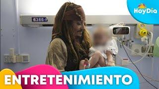 Johnny Depp visita hospital infantil vestido de Jack Sparrow | Hoy Día | Telemundo