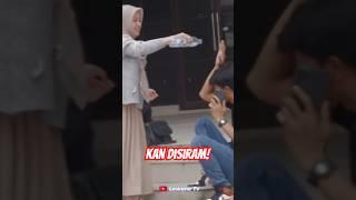 Cheating on a girl in front of a girl #prank #funny #laugh #funny #publiccomedy #lewanetv #comedy