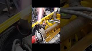 ¡Este botón hace que el coche ESCUPA LLAMAS! 