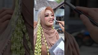 LAGI MAKEUP KOK MANTEN NYA DI TINGGAL BY RINNI MUA #riaspengantin #shorts