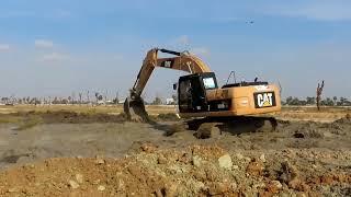 Excavator work on Deep Pit Good Skill