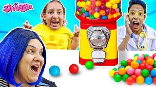 MC Divertida e o mistério da BABÁ doente e a Máquina de Chicletes | Gummy Ball Machine