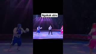 sangat menghibur