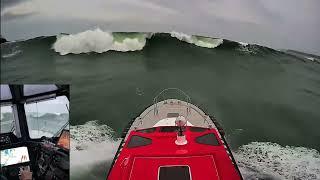 Big waves hitting Interceptor 60 pilot boat 'Murshid'