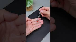 Come and use staplers to make a six-pointed star necklace for the one you love!