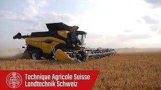 Praxiseinsatz mit Mähdrescher New Holland «CR 10»